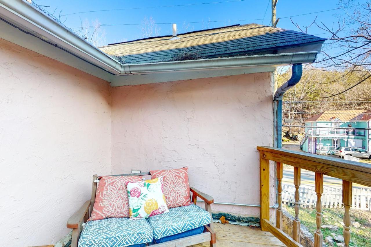 The Pink House On Main - Upper Apartment Eureka Springs Luaran gambar